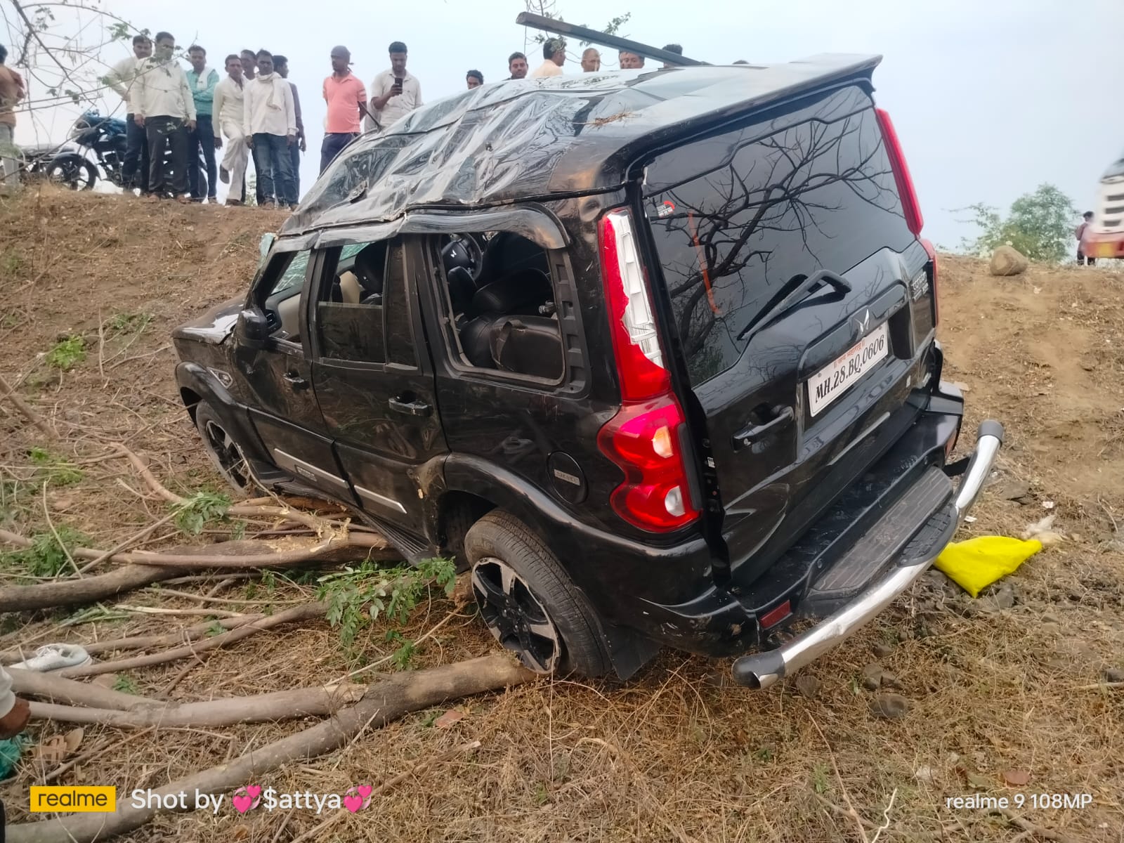 Four people were killed in a vehicle accident: लग्नाला निघालेल्या वऱ्हाडाच्या वाहनाला अपघात चार जण ठार