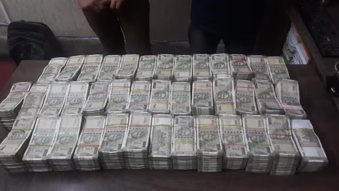 Rs 1 crore seized from car at Gevrai check post (file image)