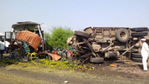 Accident at Maththanda turn on Jalna - Vadigodri route