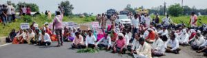 pdkv laborers block the road