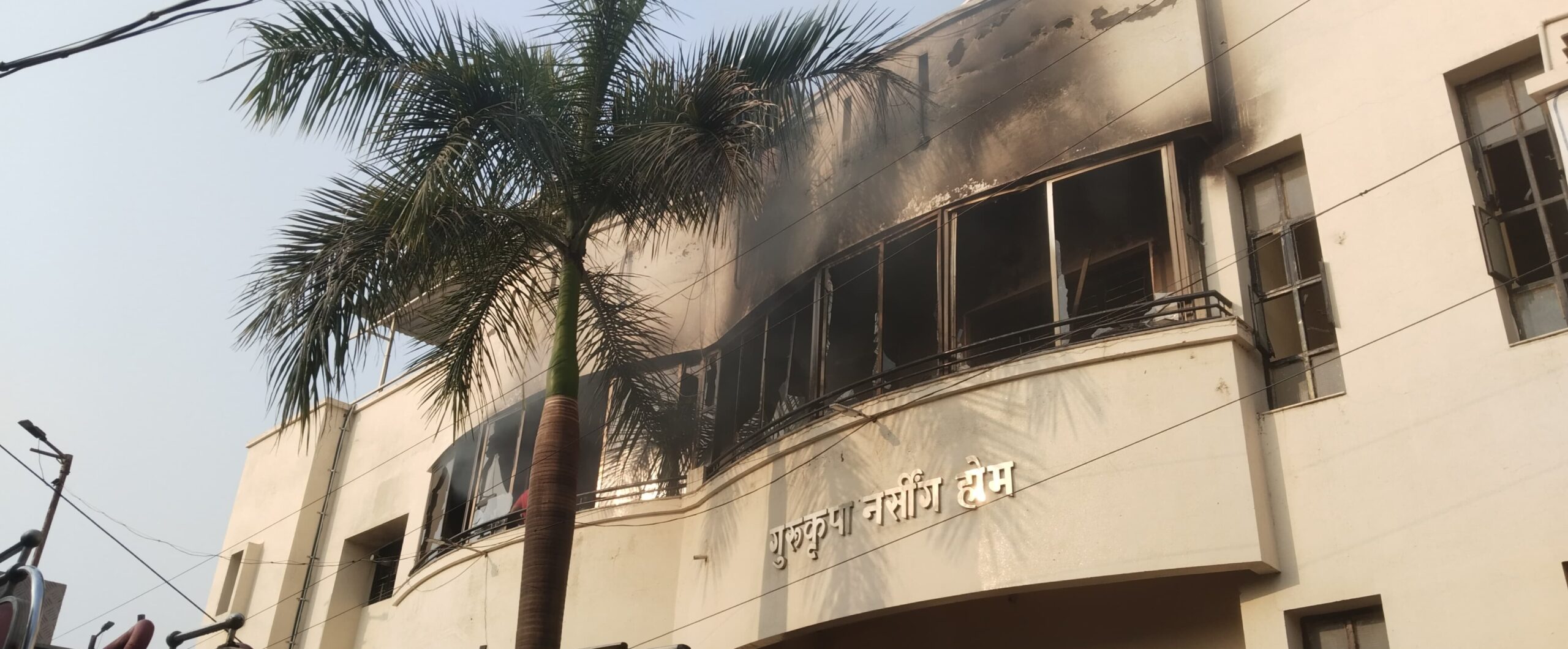 due to short circuit. Fire at Dr. Rathi’s house : शॉर्ट सर्किटमुळे अकोल्यातील डॉ. राठी यांच्या घराला आग; नर्सिंग होम थोडक्यात बचावले