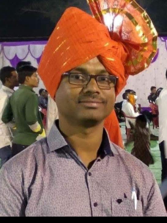 कर्तव्यनिष्ठेचा आदर्श : शिक्षक विष्णू जाधव विद्यार्थ्यांना शिकवणीपलीकडे मार्गदर्शन करणारे समाजाभिमुख शिक्षक