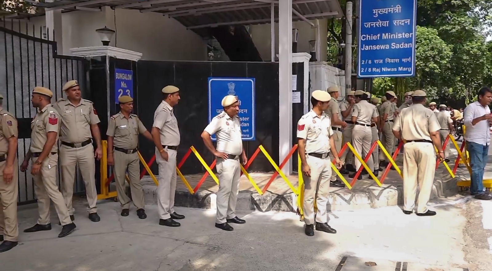 ‘जन सुनवाई’ दरम्यान दिल्लीच्या मुख्यमंत्री रेखा गुप्ता यांच्यावर हल्ला, आरोपील ताब्यात