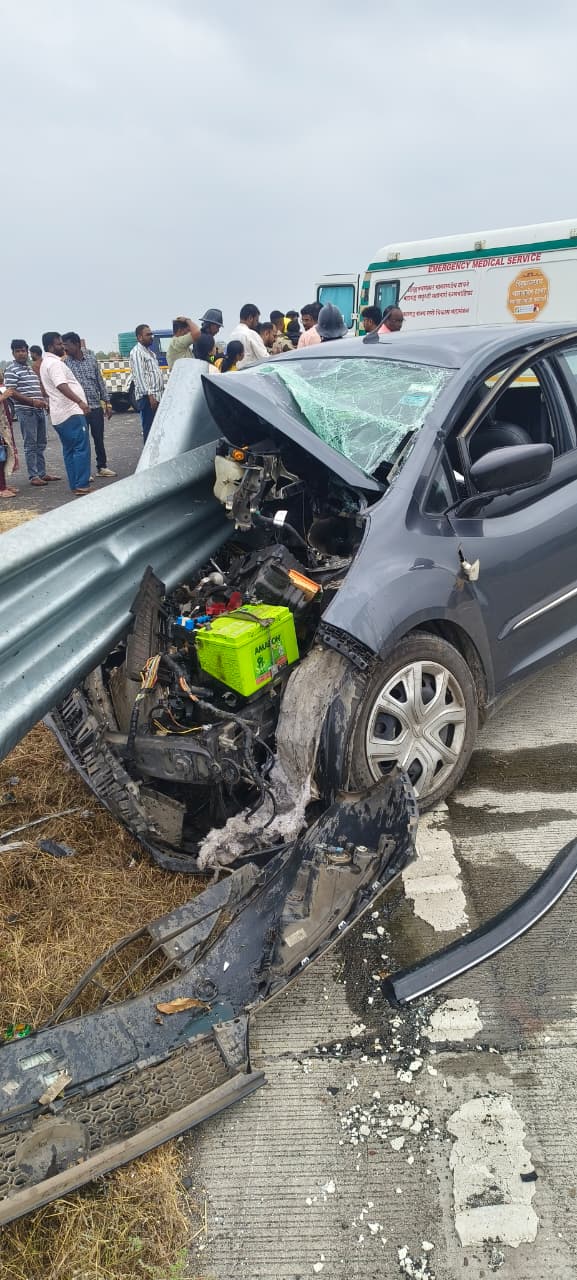 Car accident on Samruddhi Highway