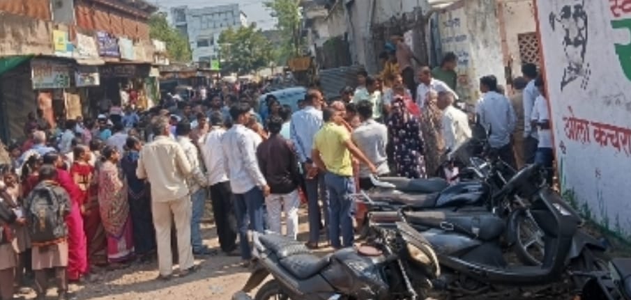 सीटीएमके शाळेच्या इमारतीवरून उडी घेऊन १३ वर्षीय विद्यार्थिनीची आत्महत्या