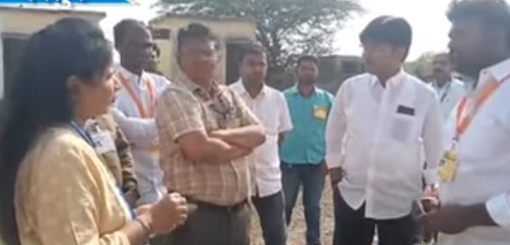 भाजपच्याच उमेदवाराचे बटण दबेना: जालन्यातील परतूर येथील ईव्हीएममध्ये बिघाड; भाजपाचे नेते राहुल लोणीकर यांचा आरोप