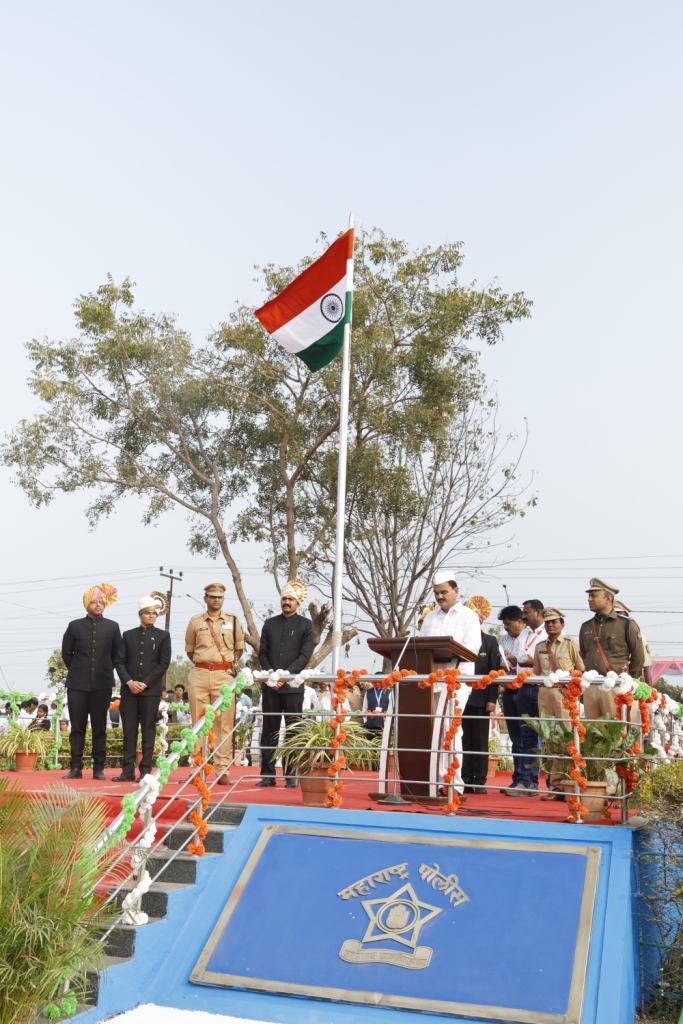 सर्वांच्या सहकार्यातून वाशिमचा विकास शक्य : पालकमंत्री दत्तात्रय भरणे |  पोलीस कवायत मैदान येथे प्रजासत्ताक दिन उत्साहात 