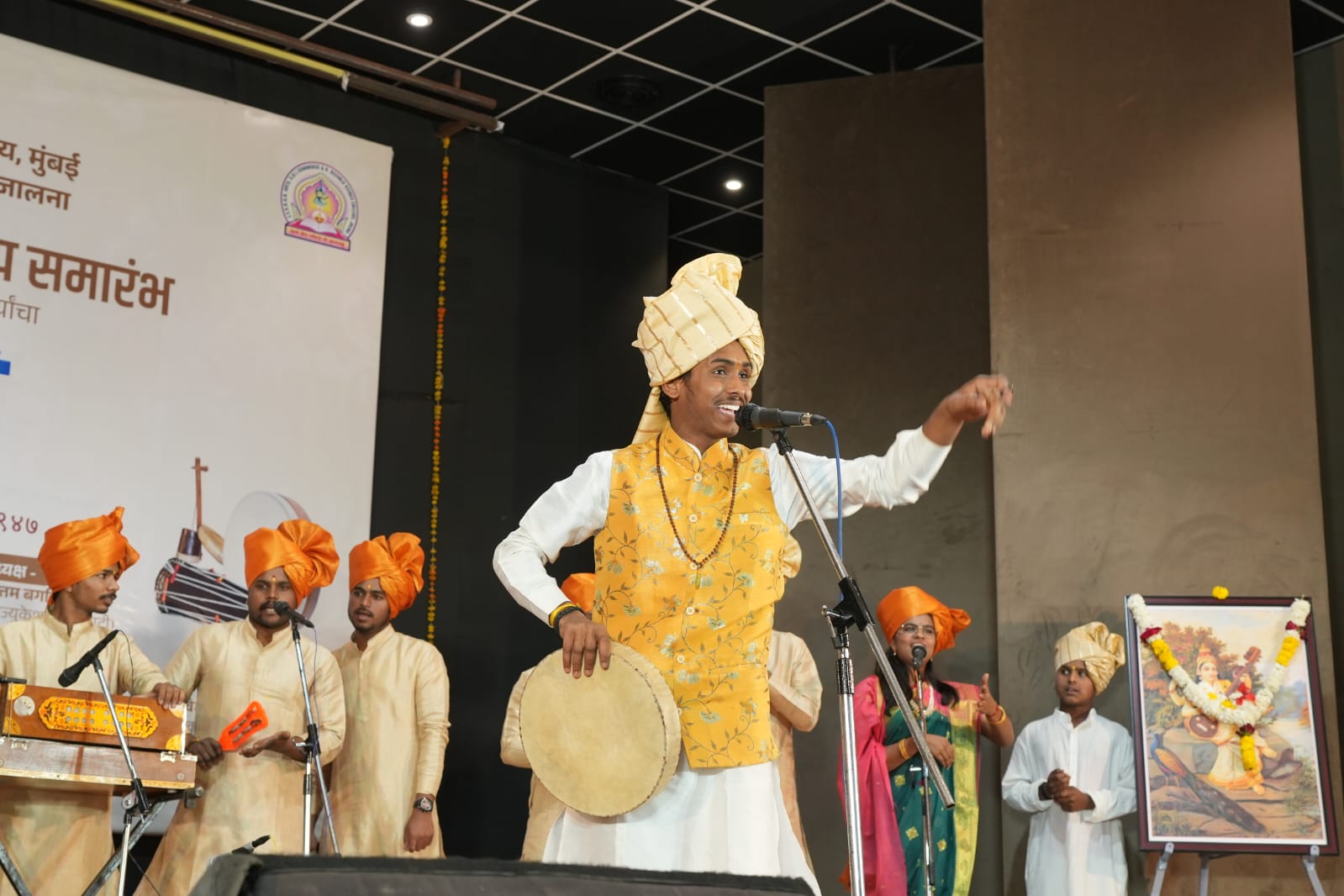 महाराष्ट्राची लोककला सुरक्षित हातात ; जालन्यात नव्या दमाच्या शाहिरांनी गाजवले व्यासपीठ